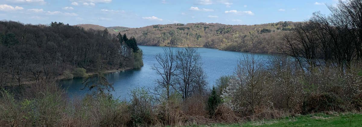 Blick auf den Stausee des Wahnbachtalsperre